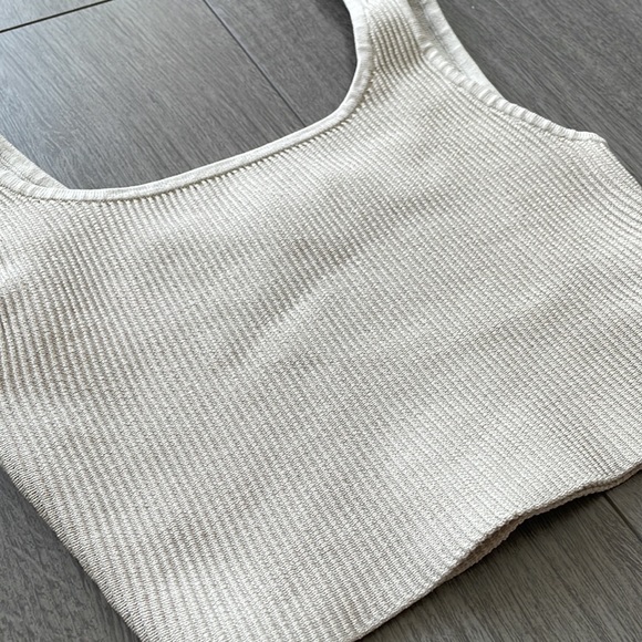 ✨SOLD✨ Aritzia Cropped Tank - Sculpt Knit Matte Pearl- XS - Picture 8 of 10